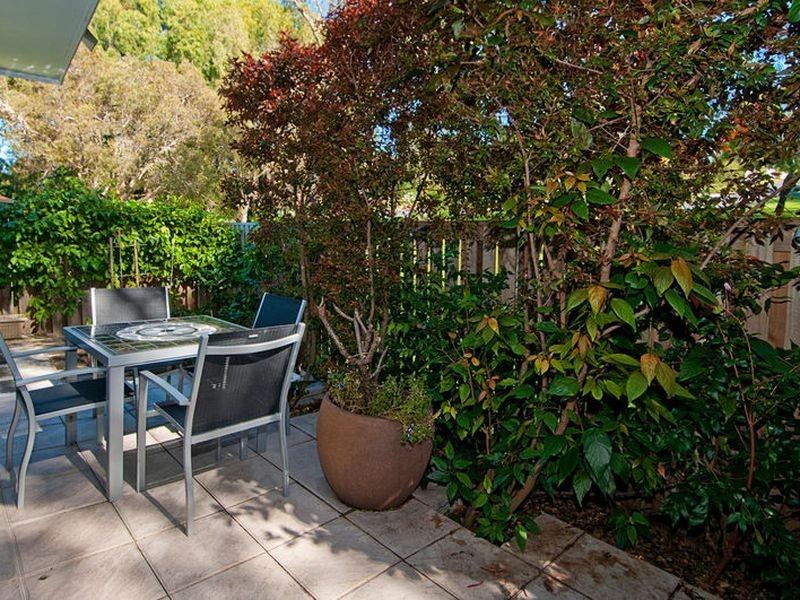 4/10 Middle Street, Labrador QLD 4215