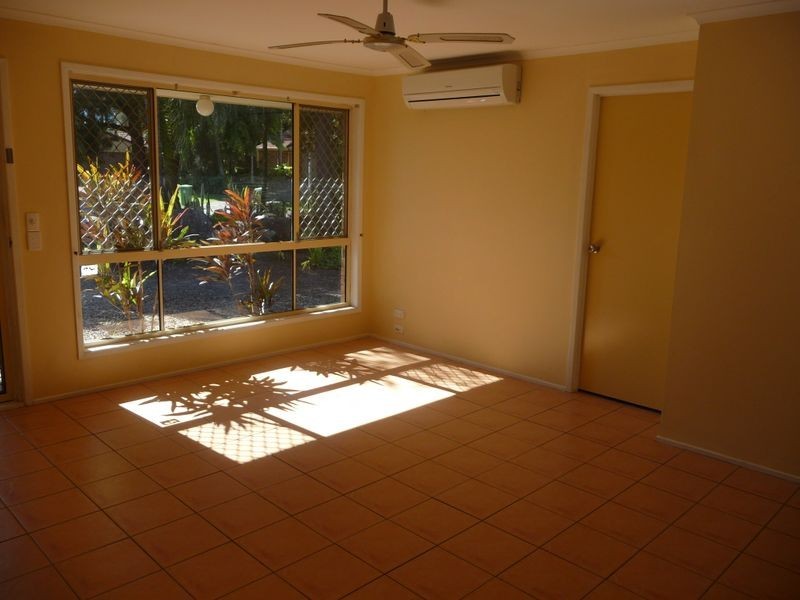 2/3 Waterbird Court, Coombabah QLD 4216