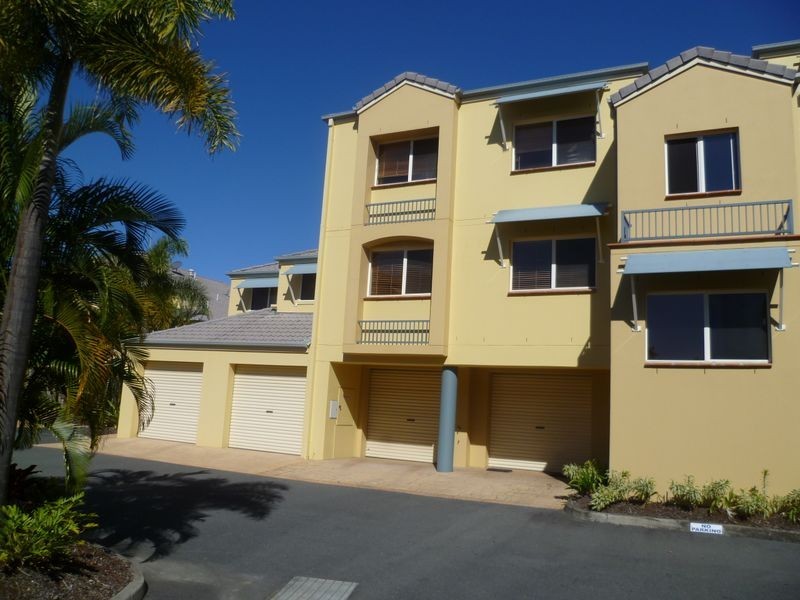 67/88 Limetree Parade, Runaway Bay QLD 4216