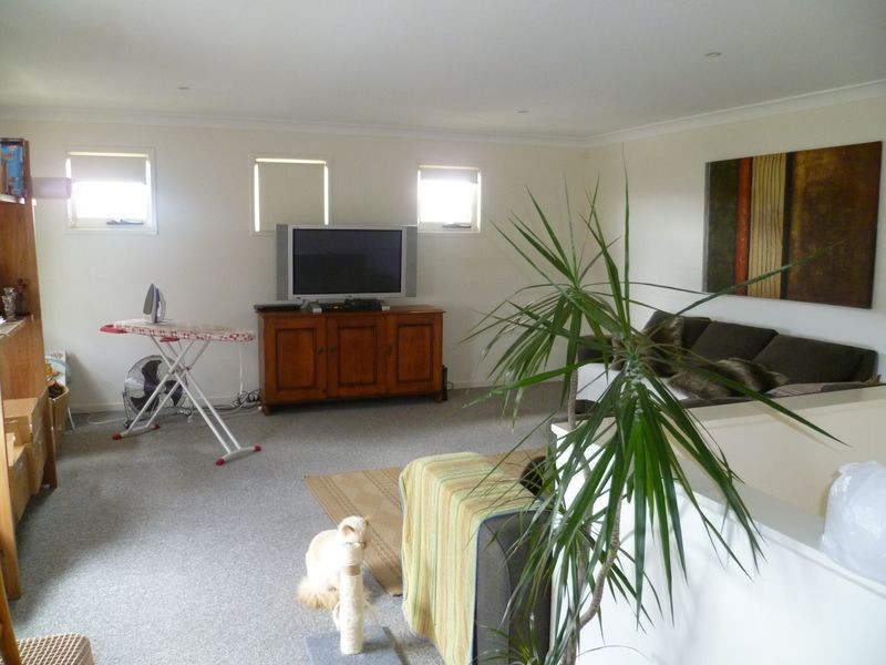 18 Angourie Crescent, Pacific Pines QLD 4211