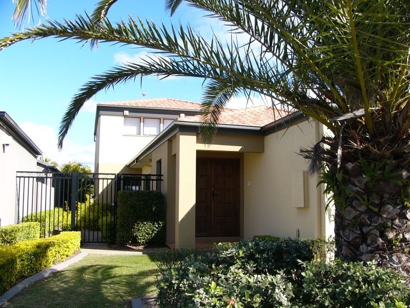 535 Oyster Cove Promenade, Helensvale QLD 4212