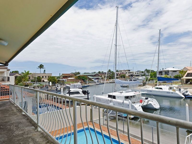 10 Runaway Bay Avenue, Runaway Bay QLD 4216