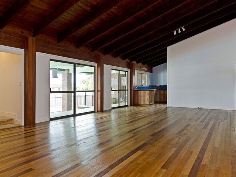 10 Runaway Bay Avenue, Runaway Bay QLD 4216