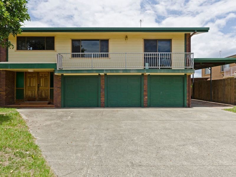10 Runaway Bay Avenue, Runaway Bay QLD 4216