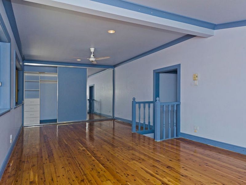 10 Runaway Bay Avenue, Runaway Bay QLD 4216