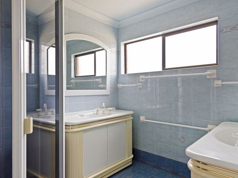 10 Runaway Bay Avenue, Runaway Bay QLD 4216