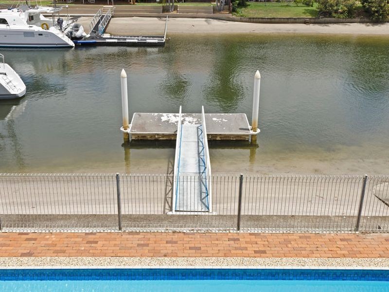 10 Runaway Bay Avenue, Runaway Bay QLD 4216