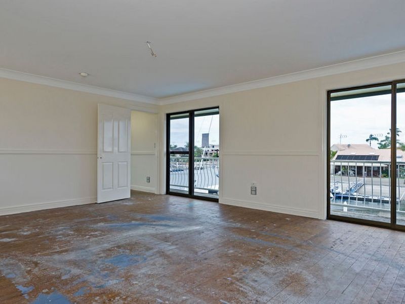 10 Runaway Bay Avenue, Runaway Bay QLD 4216