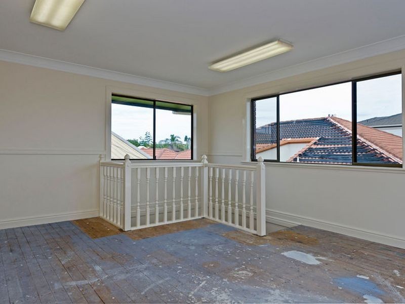 10 Runaway Bay Avenue, Runaway Bay QLD 4216