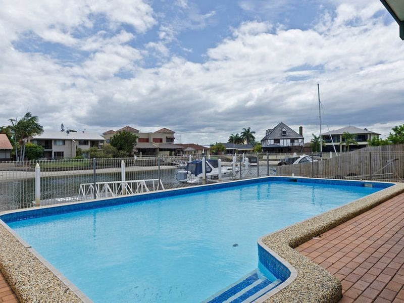 10 Runaway Bay Avenue, Runaway Bay QLD 4216