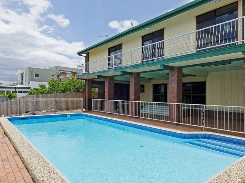 10 Runaway Bay Avenue, Runaway Bay QLD 4216