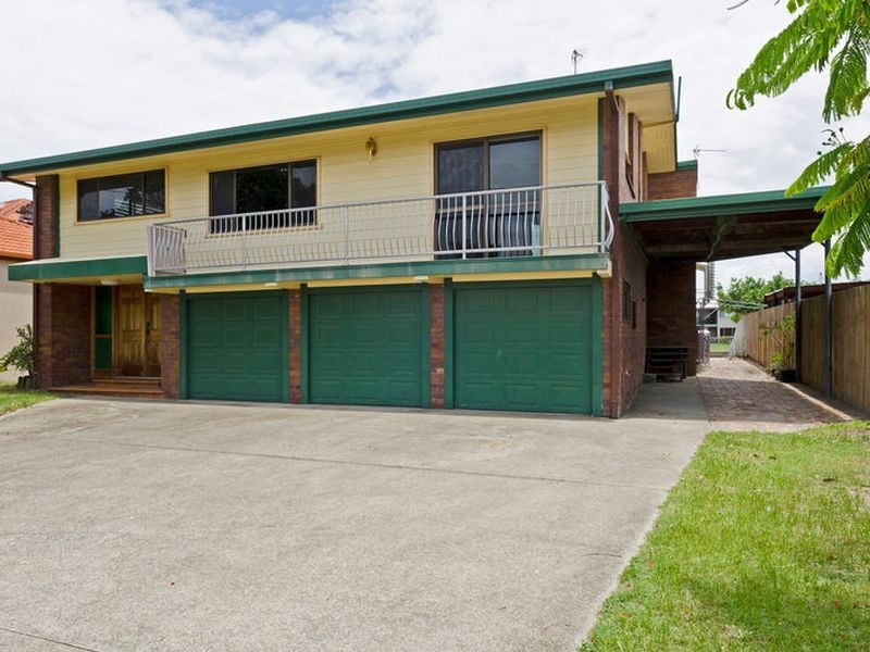 10 Runaway Bay Avenue, Runaway Bay QLD 4216
