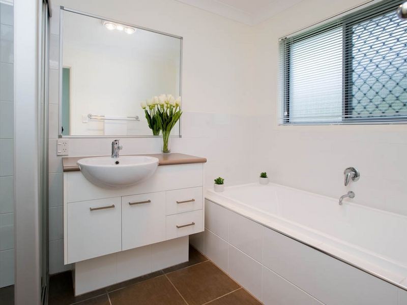 31 Elkins Street, Pacific Pines QLD 4211