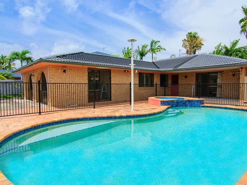 3 Daru Avenue, Runaway Bay QLD 4216