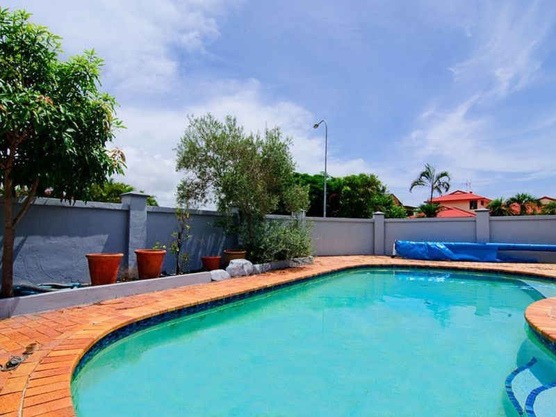 3 Daru Avenue, Runaway Bay QLD 4216