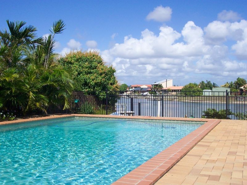 2 Dobell Avenue, Paradise Point QLD 4216