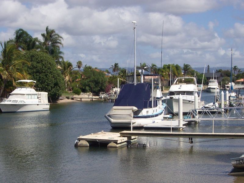 2 Dobell Avenue, Paradise Point QLD 4216