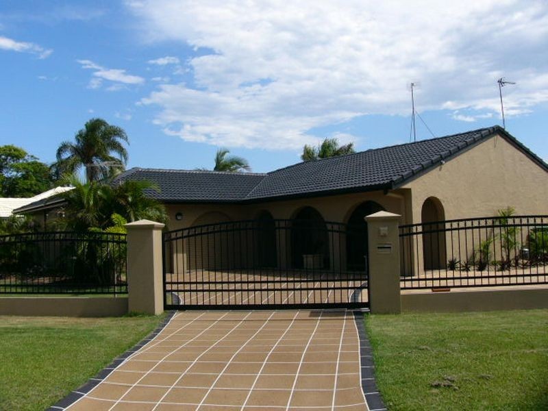 2 Dobell Avenue, Paradise Point QLD 4216