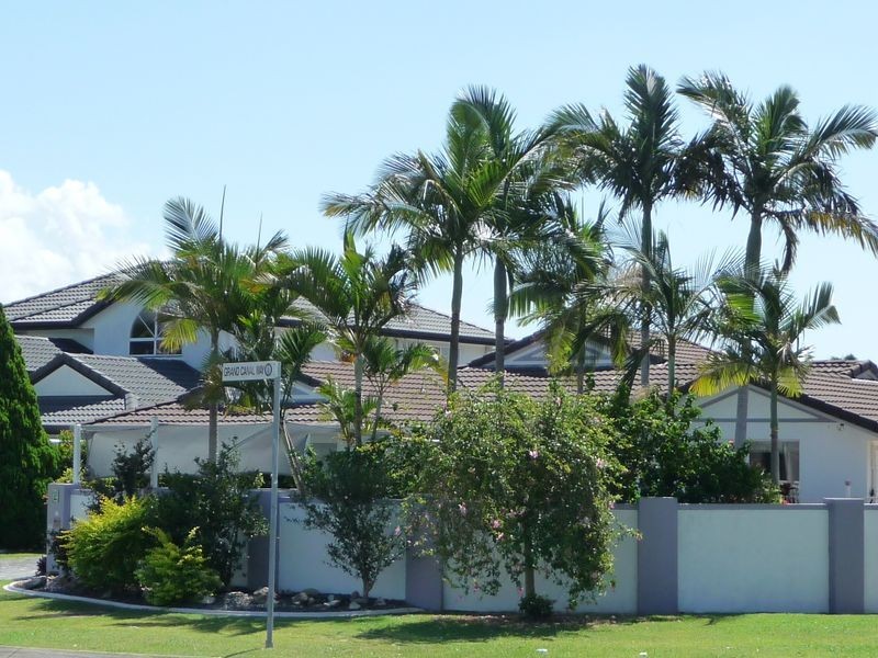 2 Grand Canal Way, Runaway Bay QLD 4216