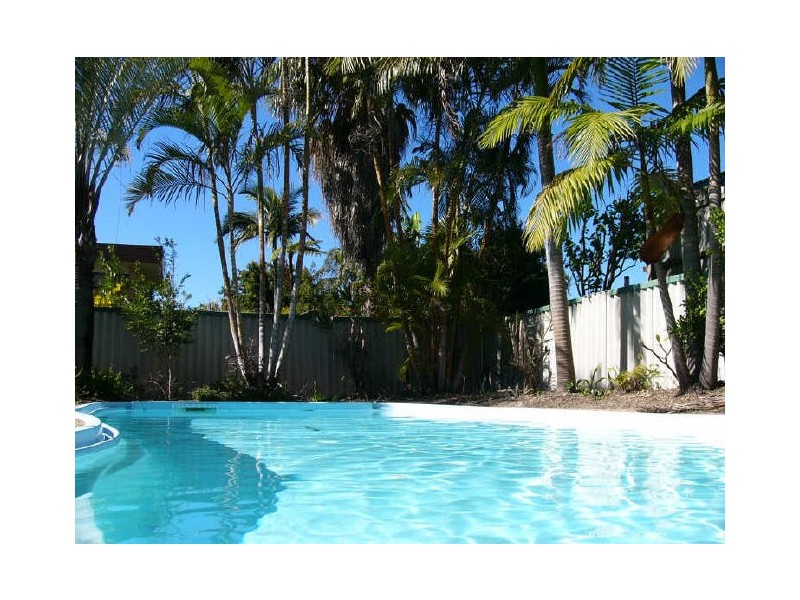 2/16 Howard Street, Runaway Bay QLD 4216