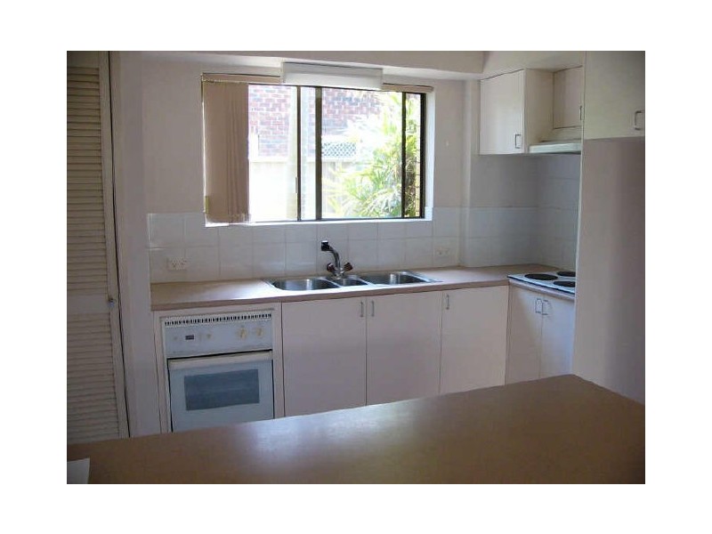 2/16 Howard Street, Runaway Bay QLD 4216