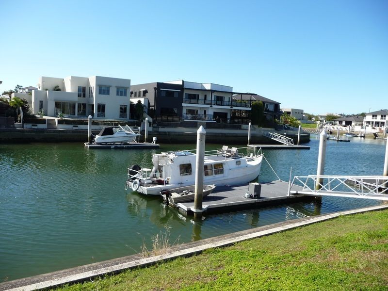 19 Middle Quay Drive, Biggera Waters QLD 4216