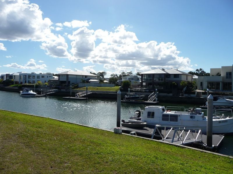 19 Middle Quay Drive, Biggera Waters QLD 4216