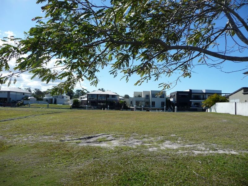 19 Middle Quay Drive, Biggera Waters QLD 4216