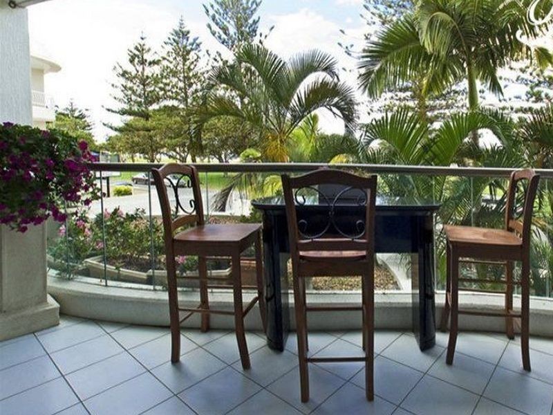 3/204 Marine Parade Labrador, Labrador QLD 4215
