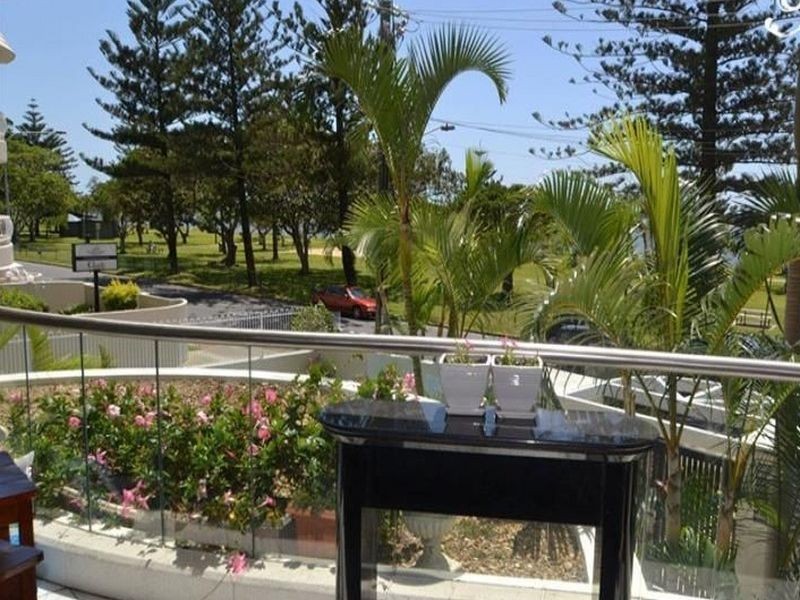 3/204 Marine Parade Labrador, Labrador QLD 4215