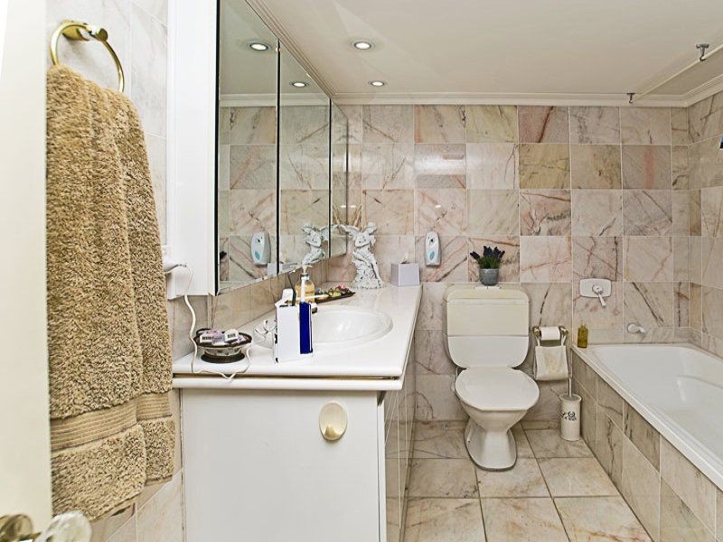 15a/5 Bayview Street, Runaway Bay QLD 4216