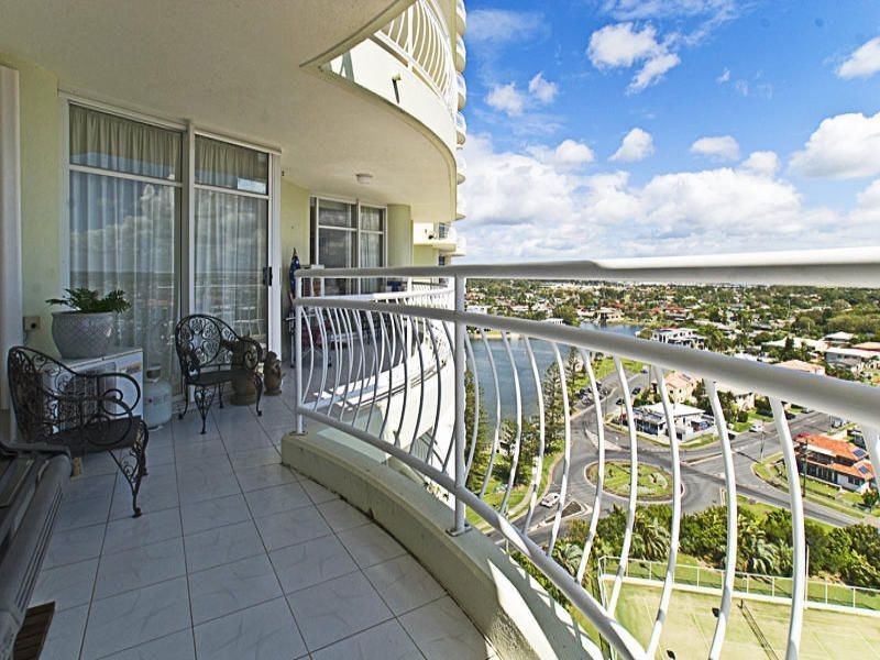 15a/5 Bayview Street, Runaway Bay QLD 4216