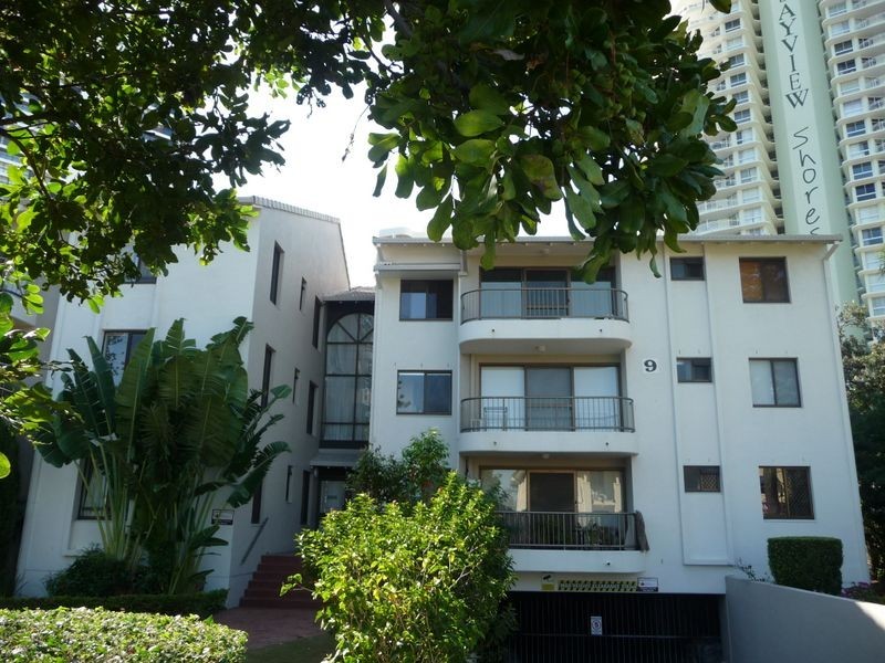 17/9 Bayview Street, Runaway Bay QLD 4216