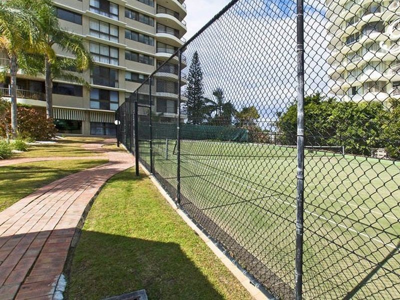 17/9 Bayview Street, Runaway Bay QLD 4216