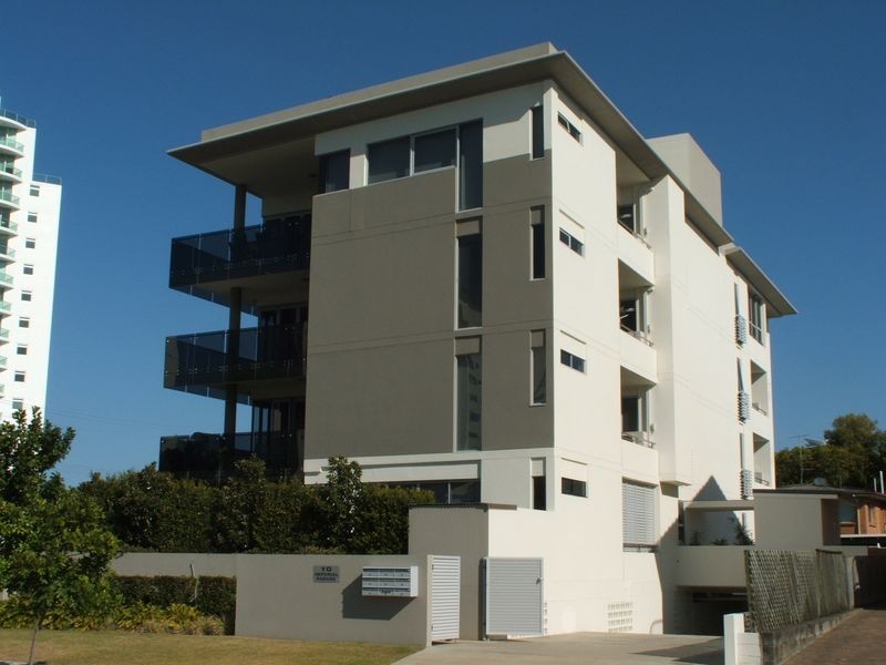 4/10 Imperial Parade, Labrador QLD 4215