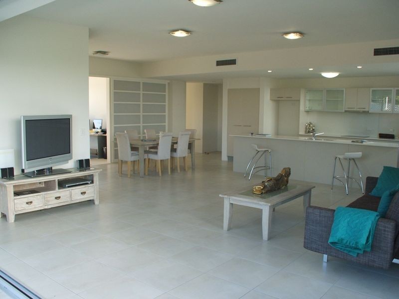 4/10 Imperial Parade, Labrador QLD 4215