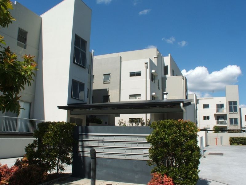 15/12-18 Bayview Street, Runaway Bay QLD 4216