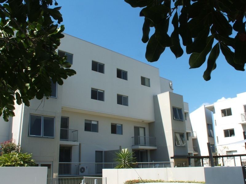 15/12-18 Bayview Street, Runaway Bay QLD 4216