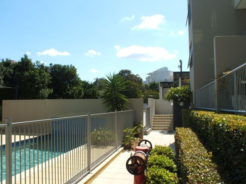 15/12-18 Bayview Street, Runaway Bay QLD 4216