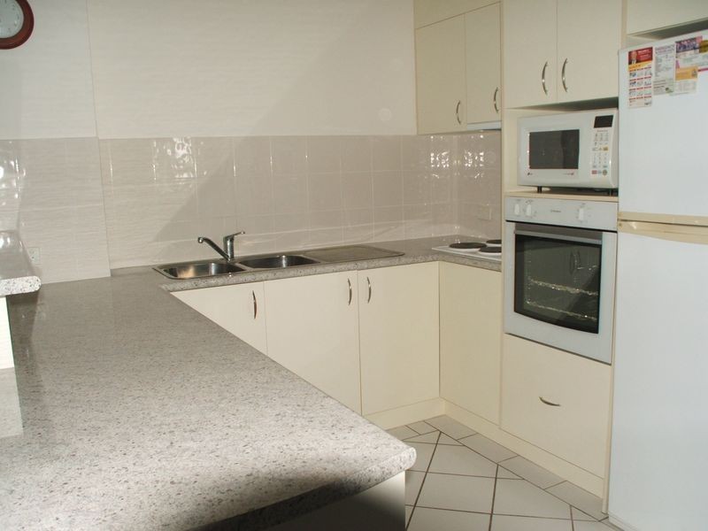 3/114 Marine Parade, Southport QLD 4215