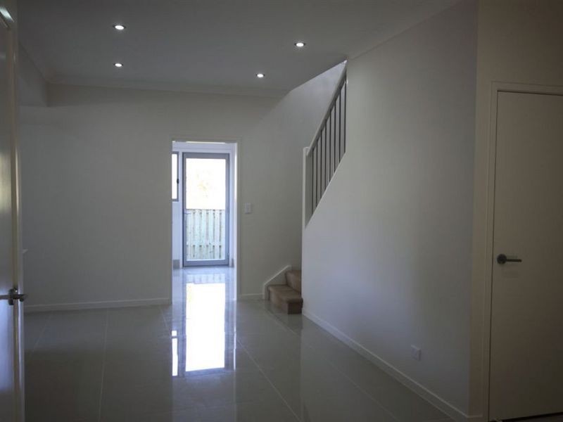 9 Maslin Chase, Pacific Pines QLD 4211