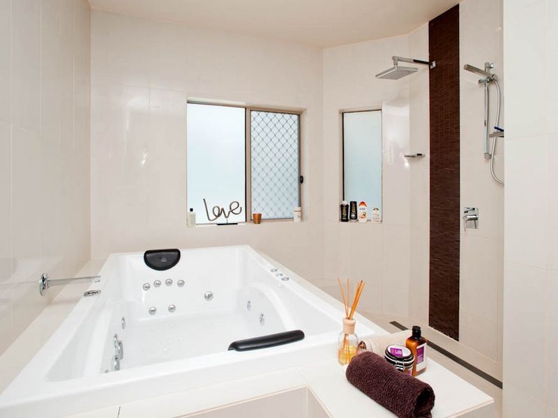 9 Evergreen Court, Parkwood QLD 4214