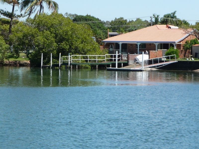 13 Dimitri Avenue, Biggera Waters QLD 4216