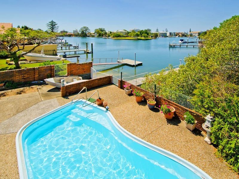 13 Dimitri Avenue, Biggera Waters QLD 4216