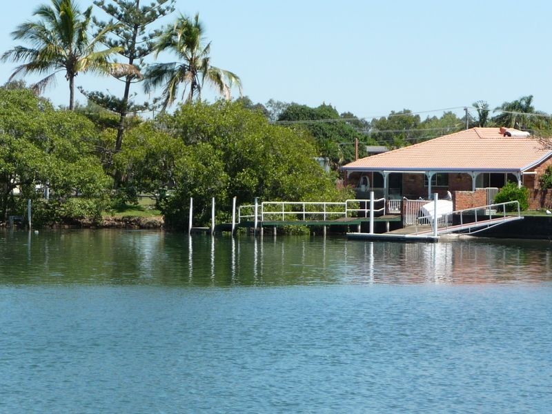 13 Dimitri Avenue, Biggera Waters QLD 4216