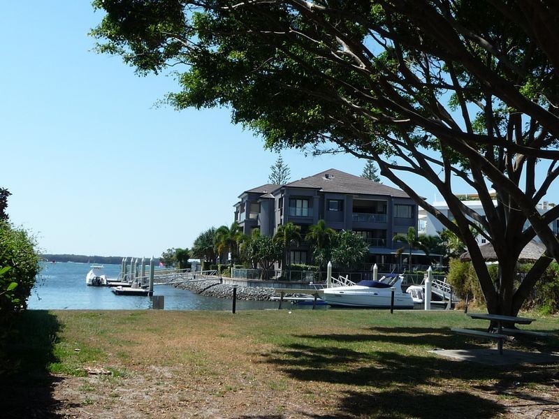 7/24 Madang Cres, Runaway Bay QLD 4216