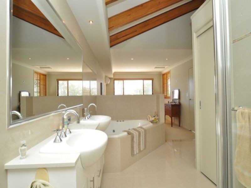 2/15 Jennifer Avenue, Runaway Bay QLD 4216