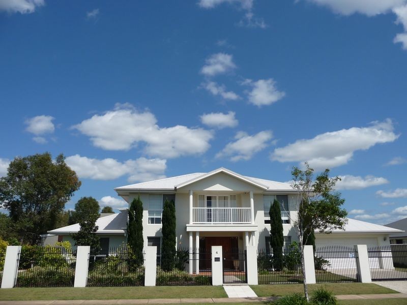 4 Torrevella Vista, Coombabah QLD 4216