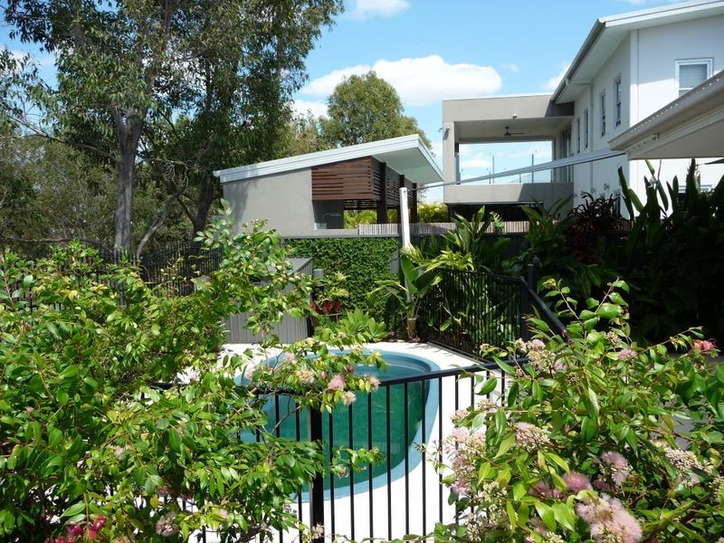 4 Torrevella Vista, Coombabah QLD 4216