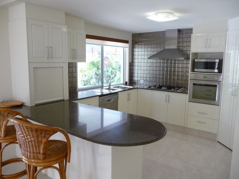 4 Torrevella Vista, Coombabah QLD 4216